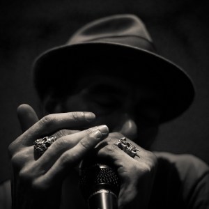 the harmonica man - © Jean Fabien